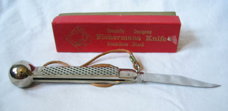 Illustration for article titled I'm In Love With This Gorgeous Vintage Fishing Knife and I Don't Even Know What It All Does (Update: Figured It Out!)